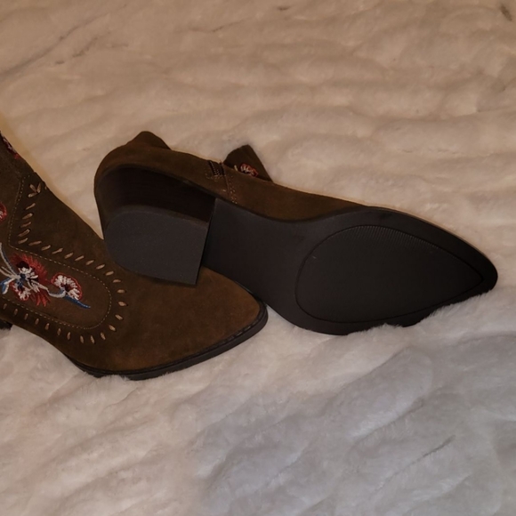 Carlos Santana Vivien Embroidered booties - Picture 6 of 7